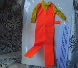 7806 1974  BLONDE SUN VALLEY TANNED BARBIE  ORANGE YELLOW SKI  JUMPSUIT 